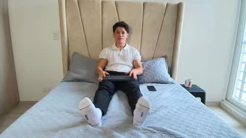 julian_wallace online show from February 19, 9:11 pm