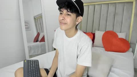 Julian online show from February 7, 8:58 pm