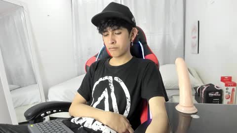 Julian online show from March 16, 8:24 pm