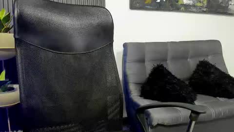 Julian online show from December 17, 12:23 pm