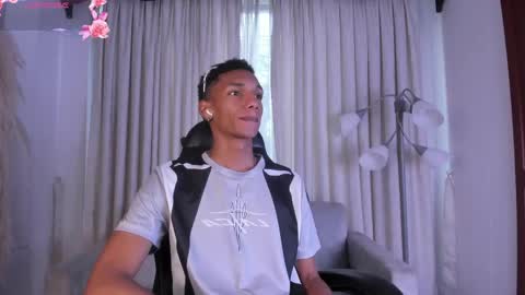 Julien online show from April 19, 10:01 pm