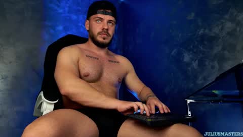 JULiUS   online show from March 29, 9:26 pm