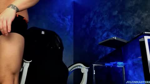 JULiUS   online show from March 22, 10:15 pm