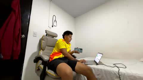 junior_osorio_2 online show from January 18, 5:09 am