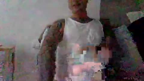 Snapshot of juss00 chatting on November 1, 2:10 pm juss00 online show from November 1, 2:10 pm