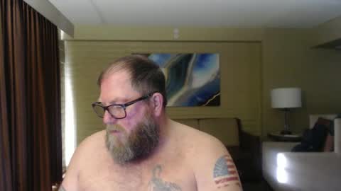 Snapshot of justaguyandnaked chatting on December 7, 10:06 pm justaguyandnaked online show from December 7, 10:06 pm