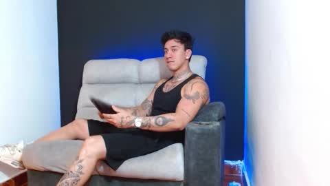 justinfuller_31 online show from January 8, 2:50 am