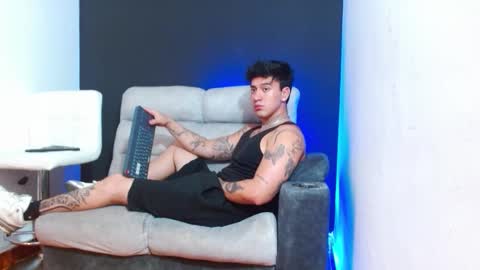 justinfuller_31 online show from March 25, 3:54 am