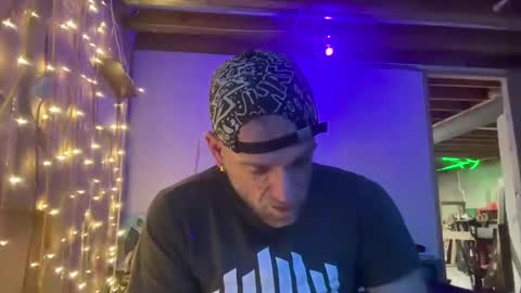 justinmoore1987 online show from December 11, 8:49 am