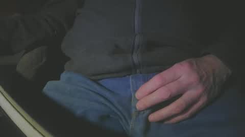 Snapshot of justme39057 chatting on January 18, 9:13 pm Justme39057 online show from January 18, 9:13 pm