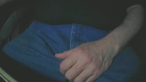 Snapshot of justme39057 chatting on December 8, 7:43 pm Justme39057 online show from December 8, 7:43 pm