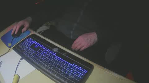 Snapshot of justme39057 chatting on February 13, 4:11 am Justme39057 online show from February 13, 4:11 am