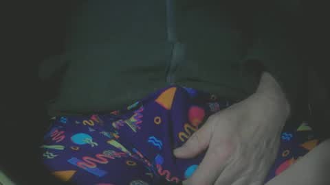 Snapshot of justme39057 chatting on December 4, 5:11 pm Justme39057 online show from December 4, 5:11 pm