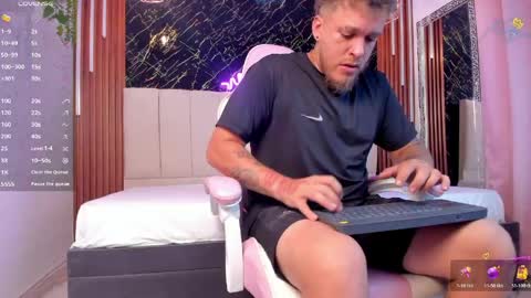 keane_lee_ online show from April 23, 12:29 pm