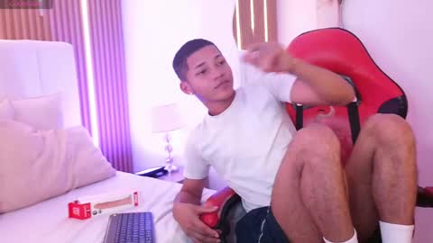 Kelvin online show from May 2, 9:06 pm