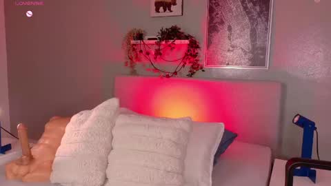   online show from April 19, 11:31 am