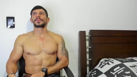 kevin_malone22 online show from February 6, 1:13 am