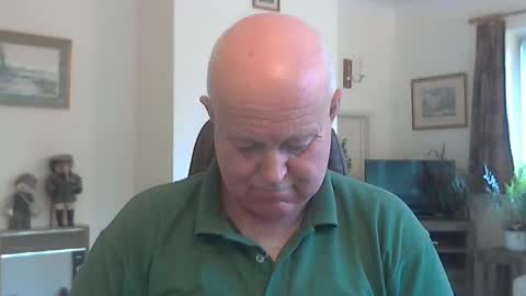 Snapshot of kindahairy4u chatting on September 14, 2:52 pm kindahairy4u online show from September 14, 2:52 pm