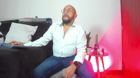 king_bear_25 online show from March 6, 3:03 am