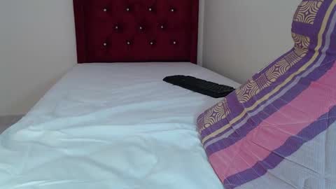 King LEO  online show from February 11, 2:33 pm