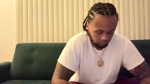 Snapshot of kingdabiggest chatting on October 12, 5:45 am KingDaBiggest online show from October 12, 5:45 am