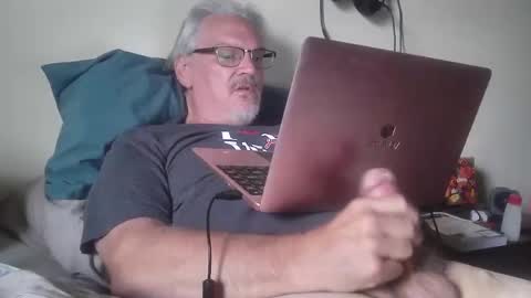 kingtongue10 online show from April 24, 9:50 pm