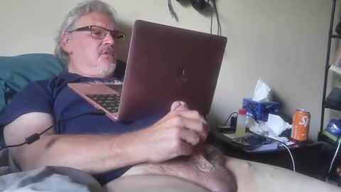 kingtongue10 online show from April 29, 9:43 pm