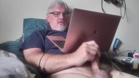 kingtongue10 online show from April 27, 6:35 pm