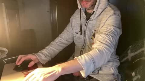 kissofbanned1983 online show from March 1, 11:32 am