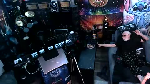 kiveuxmakeu online show from March 16, 12:17 am