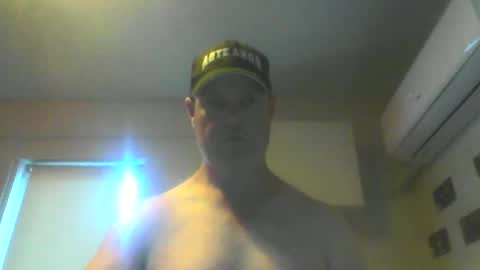kiwiguy19773 online show from December 28, 5:02 am