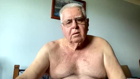 Aussiedude online show from November 24, 4:02 am