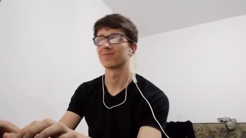 Facu online show from December 15, 10:50 am