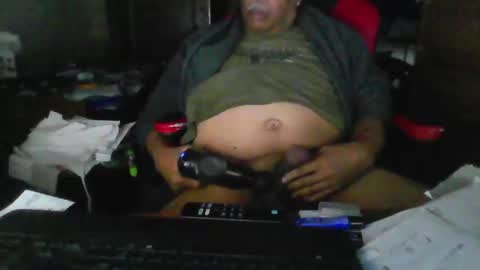 Snapshot of kryland90943693 chatting on January 10, 7:14 am ballgame online show from January 10, 7:14 am