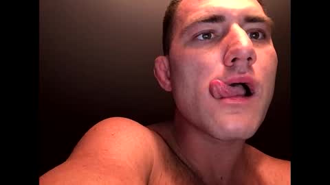 Snapshot of kylegotittt chatting on December 16, 3:40 am Hotbody545 online show from December 16, 3:40 am