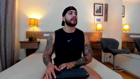 kylenorth_ online show from October 5, 11:14 am