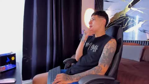 kylesmithx_ online show from December 23, 8:23 am