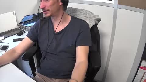 labelette007 online show from December 18, 1:45 pm