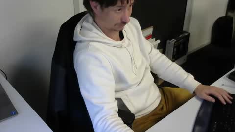 labelette007 online show from December 12, 3:05 pm