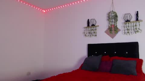 labrinthteasing online show from April 11, 1:58 pm