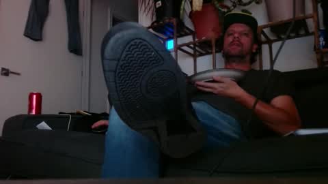 Snapshot of laidback_and_chill chatting on December 6, 4:36 am Rick online show from December 6, 4:36 am