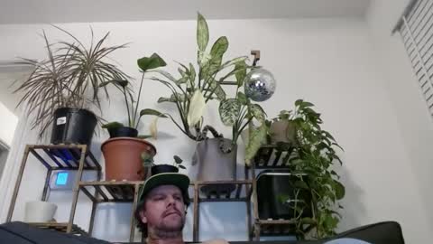 Snapshot of laidback_and_chill chatting on December 25, 5:37 am Rick online show from December 25, 5:37 am