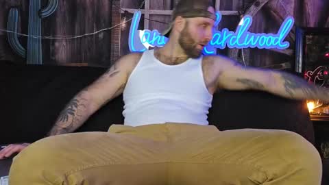 Snapshot of lancehardwood222 chatting on December 4, 2:09 am LANCE online show from December 4, 2:09 am