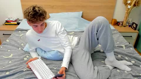 Fandi online show from December 10, 7:58 am