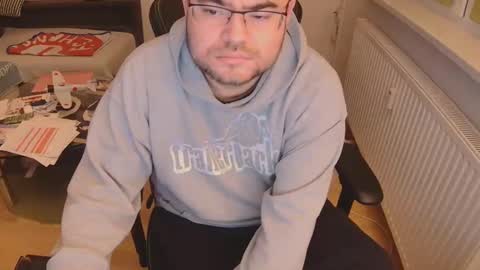 latexboy893 online show from December 17, 7:53 pm