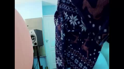 latexchris77 online show from December 19, 2:02 pm