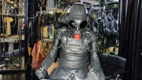 latexlover202 online show from April 2, 10:28 pm