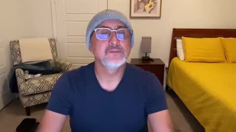 QS - INDEPENDENT MODEL online show from November 5, 4:25 am