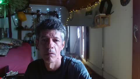 Laye19 online show from December 30, 3:24 pm