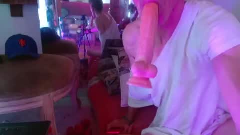 Laye19 online show from January 21, 6:00 pm